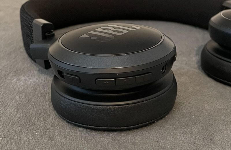 pouch tøj Relativ størrelse JBL Live 460NC Headphones Review - Latest in Tech