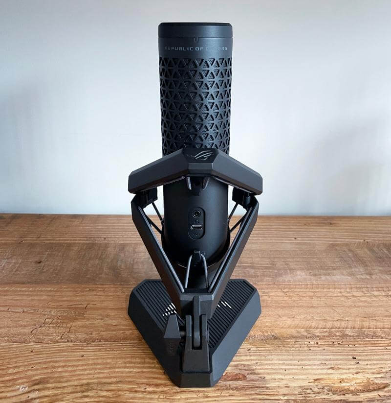 ASUS ROG Carnyx Review - Premium Audio for Streamers and Content Creators 9 asus rog carnyx review8 ASUS ROG Carnyx Review - Premium Audio for Streamers and Content Creators