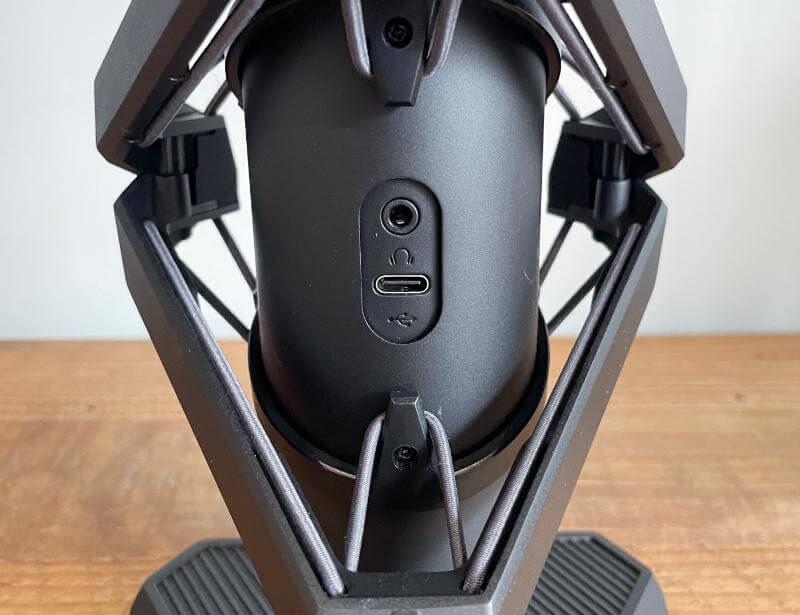 ASUS ROG Carnyx Review - Premium Audio for Streamers and Content Creators 8 asus rog carnyx review9 ASUS ROG Carnyx Review - Premium Audio for Streamers and Content Creators