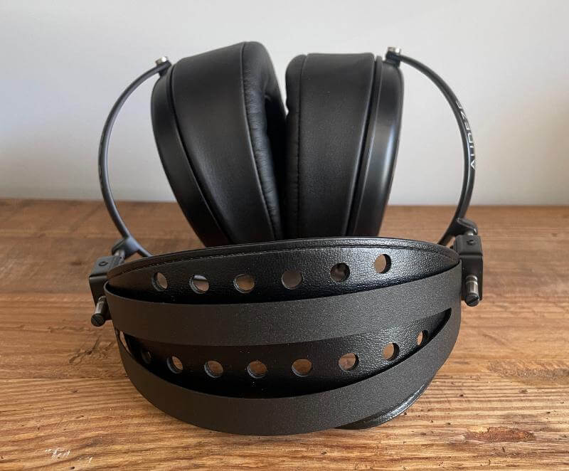 Audeze LCD-GX Review - An Audiophile Gaming Headset For Gamers That Want The Best Audio Quality 8 audeze lcd gx review9 Audeze LCD-GX Review - An Audiophile Gaming Headset For Gamers That Want The Best Audio Quality