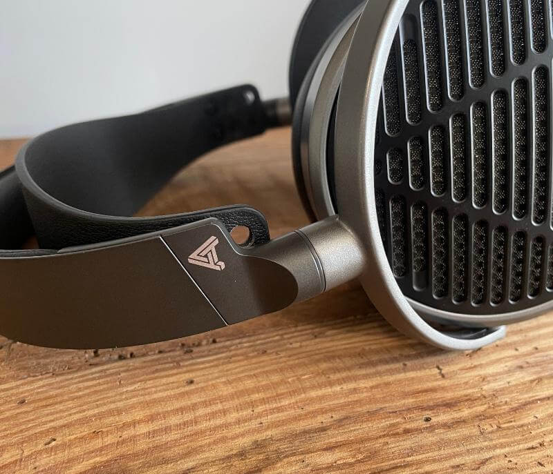 Audeze MM-100 Review - Affordable Headphones That Offer Premium Performance and Sound Quality 8 audeze mm100 review6 Audeze MM-100 Review - Affordable Headphones That Offer Premium Performance and Sound Quality