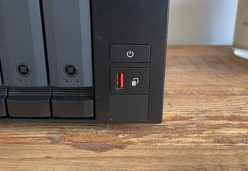 QNAP TVS-h674t Review - A Thunderbolt NAS Perfect for Content Creation and Video Editing 5 qnap tvs 674t review6 QNAP TVS-h674t Review - A Thunderbolt NAS Perfect for Content Creation and Video Editing