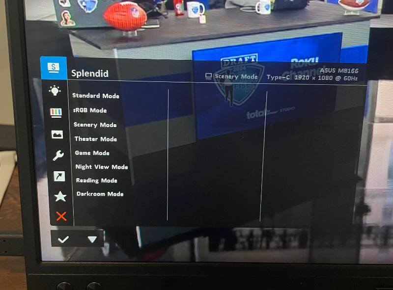 ASUS ZenScreen MB166CR Review - Lightweight and Portable Monitor 17 asus mb166cr review16 ASUS ZenScreen MB166CR Review - Lightweight and Portable Monitor