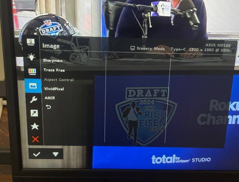 ASUS ZenScreen MB166CR Review - Lightweight and Portable Monitor 20 asus mb166cr review19 ASUS ZenScreen MB166CR Review - Lightweight and Portable Monitor