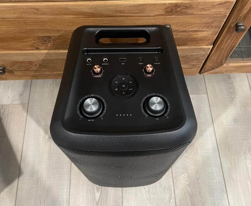 Klipsch Gig XXL Party Speaker Review - Improve Your Parties With Room Filling Music 4 klipsch giga xxl review3 Klipsch Gig XXL Party Speaker Review - Improve Your Parties With Room Filling Music