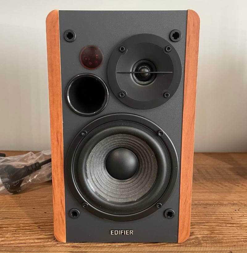 Edifier R1280DBs Review - Audiophile Quality Speakers at a Budget Price 5 edifier speakers review5 Edifier R1280DBs Review - Audiophile Quality Speakers at a Budget Price