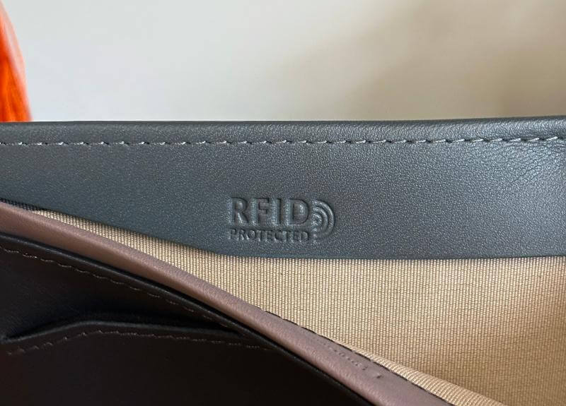 Bellroy Hide & Seek Wallet Review: A Perfect Blend of Style and Functionality 8 bellroy hide seek wallet review11 Bellroy Hide & Seek Wallet Review: A Perfect Blend of Style and Functionality