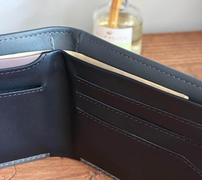 Bellroy Hide & Seek Wallet Review: A Perfect Blend of Style and Functionality 15 bellroy hide seek wallet review9 Bellroy Hide & Seek Wallet Review: A Perfect Blend of Style and Functionality
