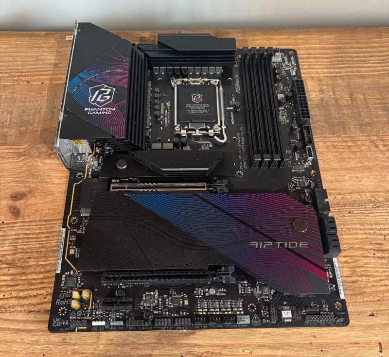 ASRock Phantom Gaming Z890 Riptide Review: Power, Performance, and Innovation for Gamers 3 ASRock Phantom Gaming Z890 Riptide Review8 ASRock Phantom Gaming Z890 Riptide Review: Power, Performance, and Innovation for Gamers