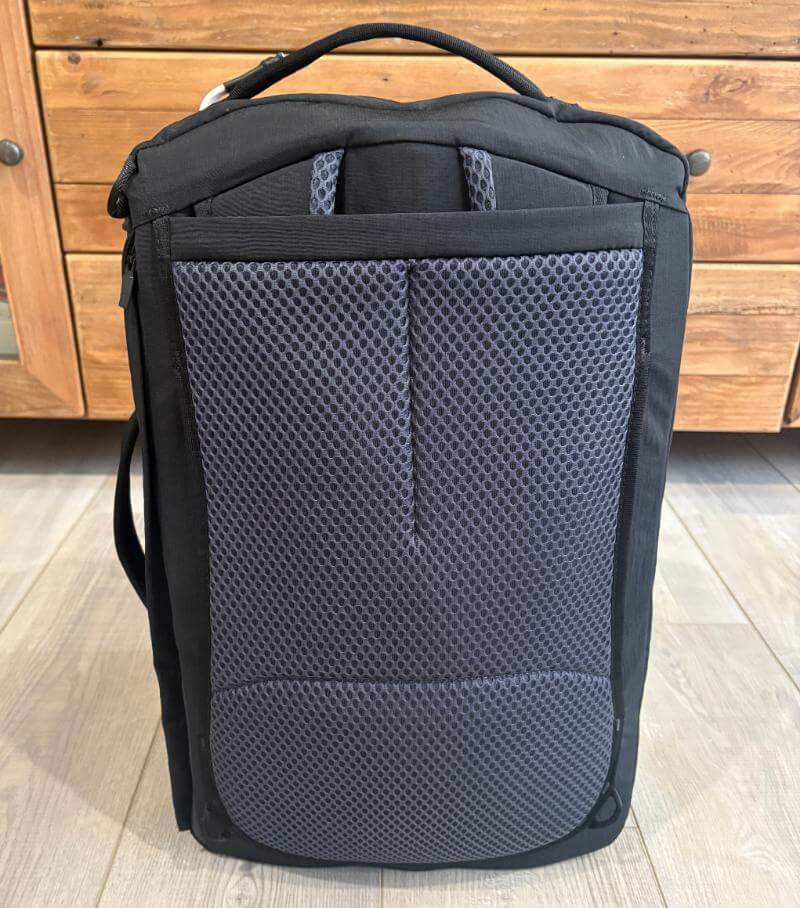 Bellroy Lite Travel Pack Review - The Ultimate Backpack for Travel 13 bellroy travel pack lite9 Bellroy Lite Travel Pack Review - The Ultimate Backpack for Travel
