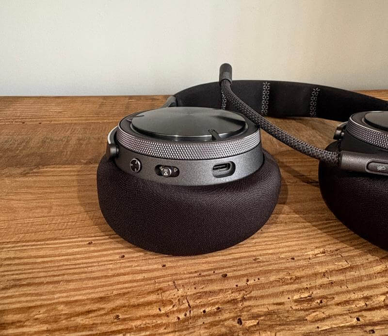 Corsair Virtuoso Max Review: A Premium Headset Redefining Gaming Audio 12 corsair virtuoso max review11 Corsair Virtuoso Max Review: A Premium Headset Redefining Gaming Audio