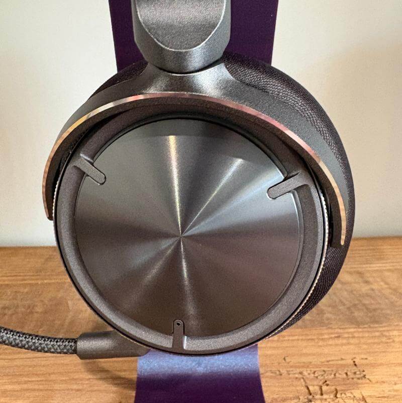 Corsair Virtuoso Max Review: A Premium Headset Redefining Gaming Audio 8 corsair virtuoso max review7 Corsair Virtuoso Max Review: A Premium Headset Redefining Gaming Audio