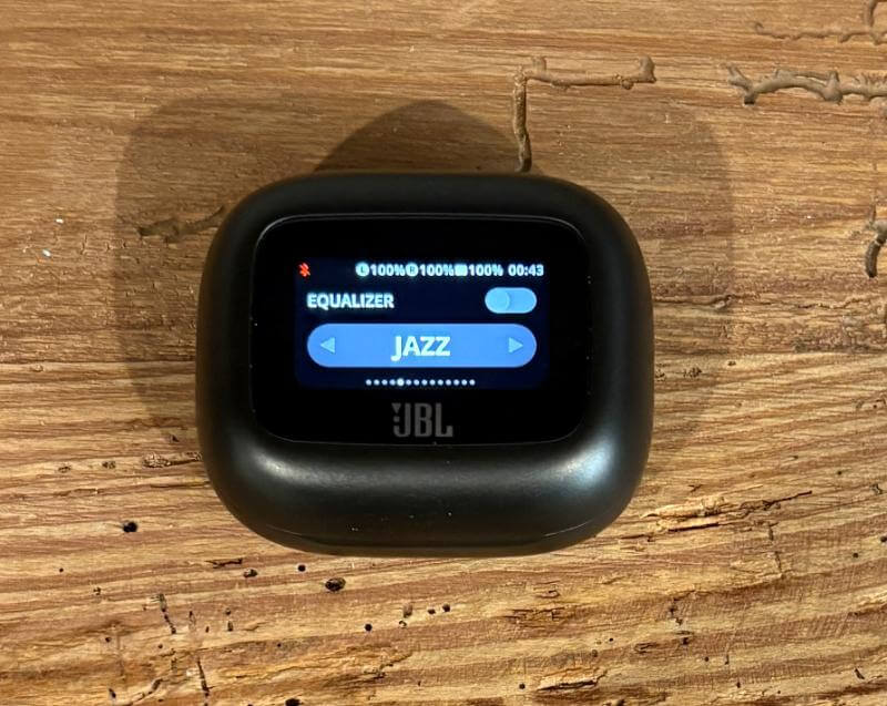 JBL Live 3 True Wireless Series Review: The Ultimate Earbuds for Every Lifestyle 23 jbl buds review5 JBL Live 3 True Wireless Series Review: The Ultimate Earbuds for Every Lifestyle