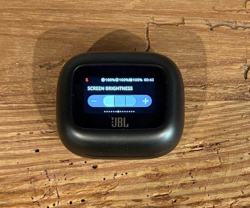 JBL Live 3 True Wireless Series Review: The Ultimate Earbuds for Every Lifestyle 21 jbl buds review7 JBL Live 3 True Wireless Series Review: The Ultimate Earbuds for Every Lifestyle