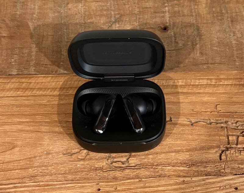 JBL Live 3 True Wireless Series Review: The Ultimate Earbuds for Every Lifestyle 7 jbl live beam 3 review1 JBL Live 3 True Wireless Series Review: The Ultimate Earbuds for Every Lifestyle