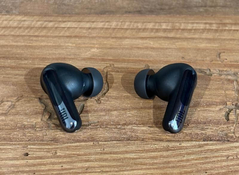JBL Live 3 True Wireless Series Review: The Ultimate Earbuds for Every Lifestyle 9 jbl live beam 3 review3 JBL Live 3 True Wireless Series Review: The Ultimate Earbuds for Every Lifestyle