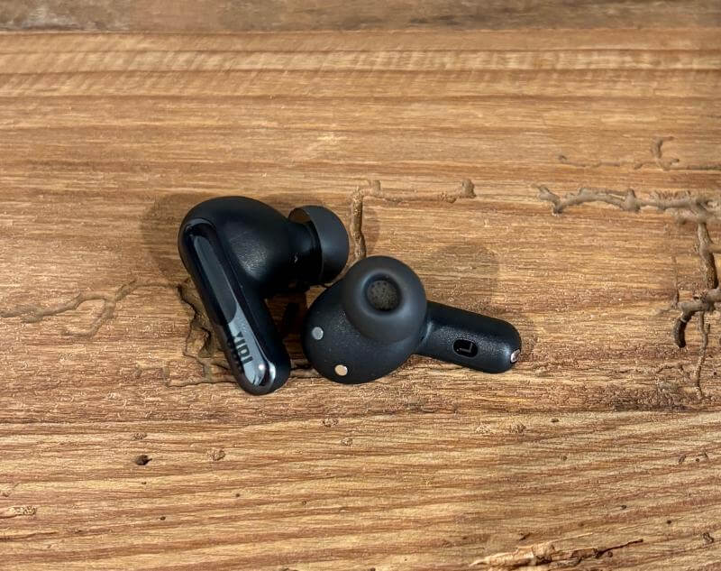 JBL Live 3 True Wireless Series Review: The Ultimate Earbuds for Every Lifestyle 11 jbl live beam 3 review6 JBL Live 3 True Wireless Series Review: The Ultimate Earbuds for Every Lifestyle