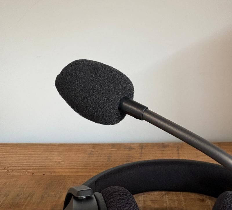 Razer Barracuda X Chroma Review: A Perfect Blend of Style, Comfort, and Performance 10 razer barracuda x chrome review2 Razer Barracuda X Chroma Review: A Perfect Blend of Style, Comfort, and Performance