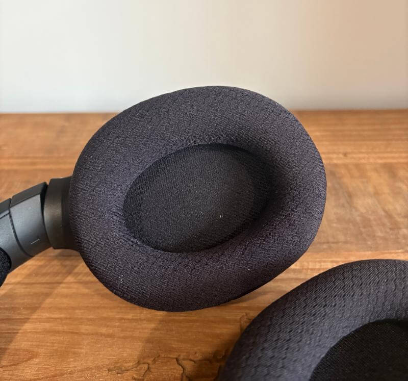 Razer Barracuda X Chroma Review: A Perfect Blend of Style, Comfort, and Performance 9 razer barracuda x chrome review9 Razer Barracuda X Chroma Review: A Perfect Blend of Style, Comfort, and Performance