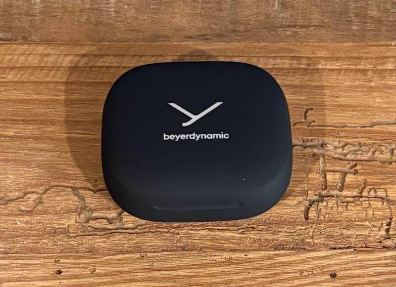Beyerdynamic AMIRON 300 Review: Stylish Design Meets Practical Performance 3 beyer amiron 300 review2 Beyerdynamic AMIRON 300 Review: Stylish Design Meets Practical Performance