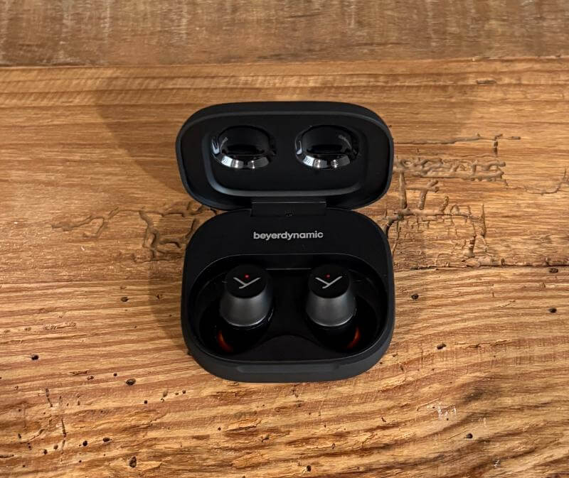 Beyerdynamic AMIRON 300 Review: Stylish Design Meets Practical Performance 4 beyer amiron 300 review3 Beyerdynamic AMIRON 300 Review: Stylish Design Meets Practical Performance