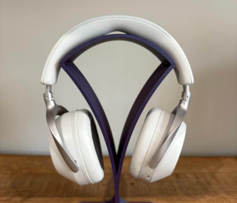 Beyerdynamic AVENTHO 300 Review: Redefining Wireless Audio Excellence 5 beyer aventho 300 review3 Beyerdynamic AVENTHO 300 Review: Redefining Wireless Audio Excellence