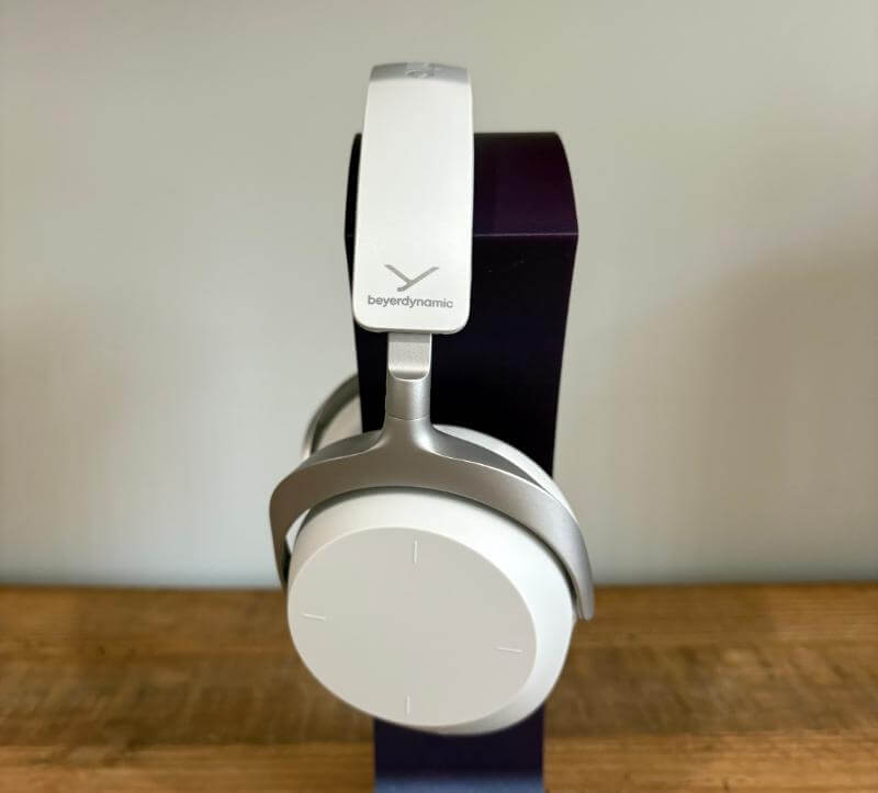 Beyerdynamic AVENTHO 300 Review: Redefining Wireless Audio Excellence 7 beyer aventho 300 review6 Beyerdynamic AVENTHO 300 Review: Redefining Wireless Audio Excellence