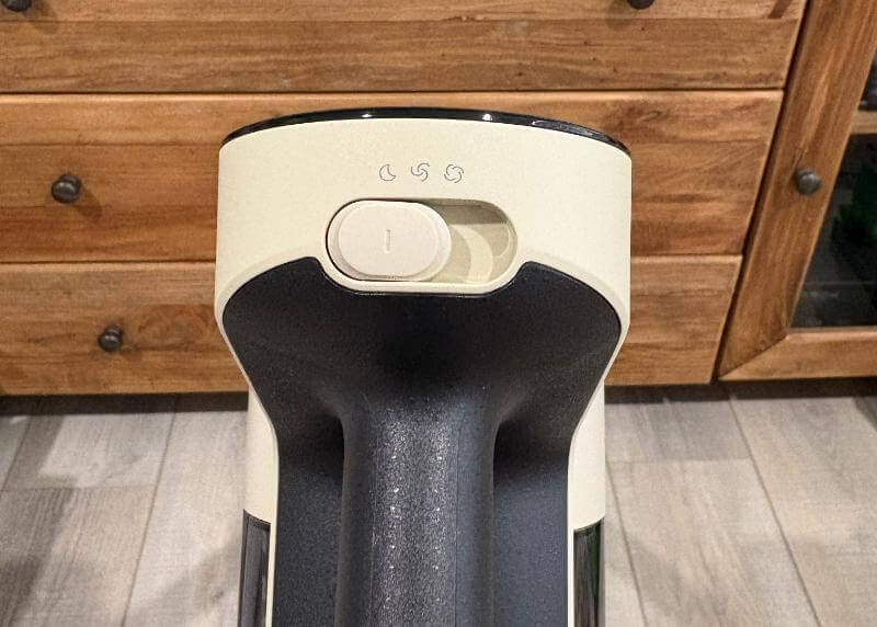 Roborock H5 Stick Vacuum Review: Lightweight, Versatile, and Powerful Cleaning Made Easy 9 roborock h5 review8 Roborock H5 Stick Vacuum Review: Lightweight, Versatile, and Powerful Cleaning Made Easy