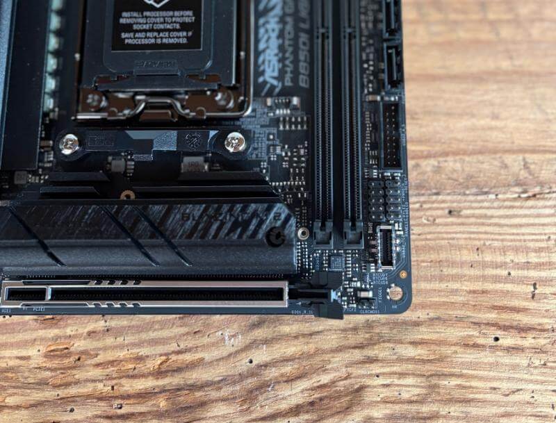 ASRock Phantom Gaming B850I Lightning Wi-Fi Review – Compact Powerhouse for Modern Builds 4 asrock phantom gaming b850i lighnning wifi review3 ASRock Phantom Gaming B850I Lightning Wi-Fi Review – Compact Powerhouse for Modern Builds