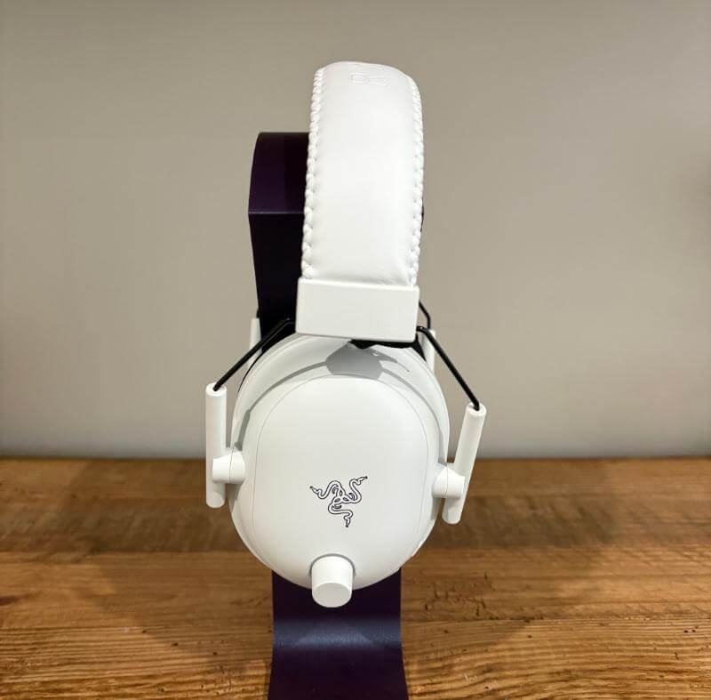 Razer BlackShark V2 Pro Console Review – Premium Wireless Audio for Serious Console Gamers 4 razer blackshark v2 pro console review4 Razer BlackShark V2 Pro Console Review – Premium Wireless Audio for Serious Console Gamers
