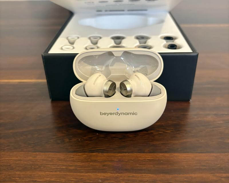 Amiron 100 Earbuds Review: Precision Audio in a Compact Package 5 beyerdynamic amiron 100 review4 Amiron 100 Earbuds Review: Precision Audio in a Compact Package
