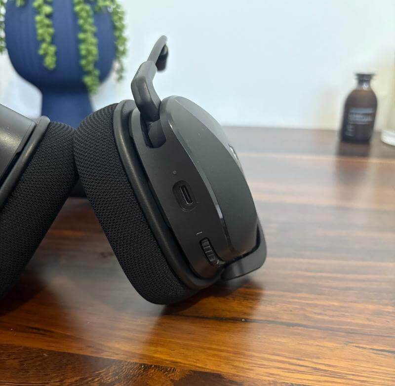 Corsair Void Wireless v2 Gaming Headset Review: Immersive Sound Meets Everyday Versatility 8 corsair void wireless v2 review 7 Corsair Void Wireless v2 Gaming Headset Review: Immersive Sound Meets Everyday Versatility