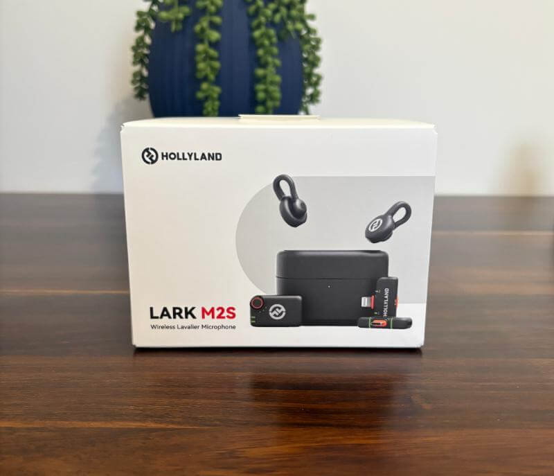 Hollyland LARK M2S Wireless Microphone Review - Effortless Audio Anywhere 2 hollyland lark m2s review1 Hollyland LARK M2S Wireless Microphone Review - Effortless Audio Anywhere