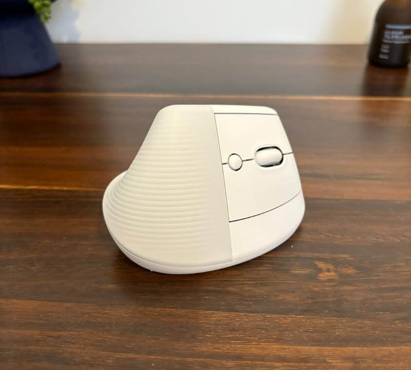 Logitech Lift Review – Comfort-First Design for Healthier Workdays 5 logitech mx vertical review photos4 Logitech Lift Review – Comfort-First Design for Healthier Workdays