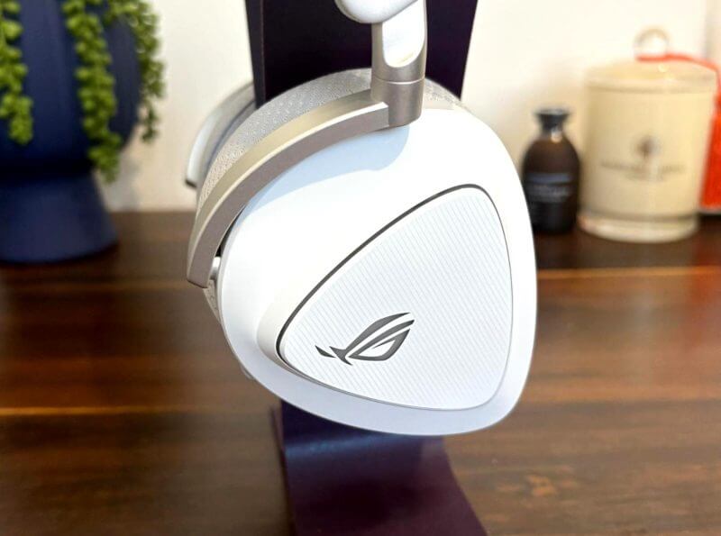 ASUS ROG Delta II Wireless Gaming Headset (White) Review – Premium Sound, Seamless Versatility 8 edited asus rog delta 2 review3 ASUS ROG Delta II Wireless Gaming Headset (White) Review – Premium Sound, Seamless Versatility