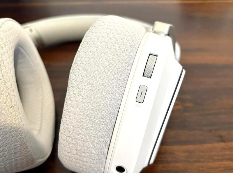 ASUS ROG Delta II Wireless Gaming Headset (White) Review – Premium Sound, Seamless Versatility 6 edited asus rog delta 2 review5 ASUS ROG Delta II Wireless Gaming Headset (White) Review – Premium Sound, Seamless Versatility