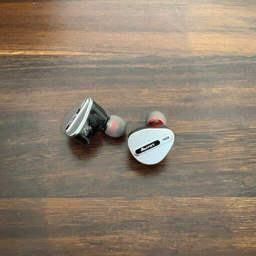 Kiwi Ears Airoso Review: A Lightweight IEM with a Spacious, Smooth Sound 3 kiwi ears airoso review2 Kiwi Ears Airoso Review: A Lightweight IEM with a Spacious, Smooth Sound