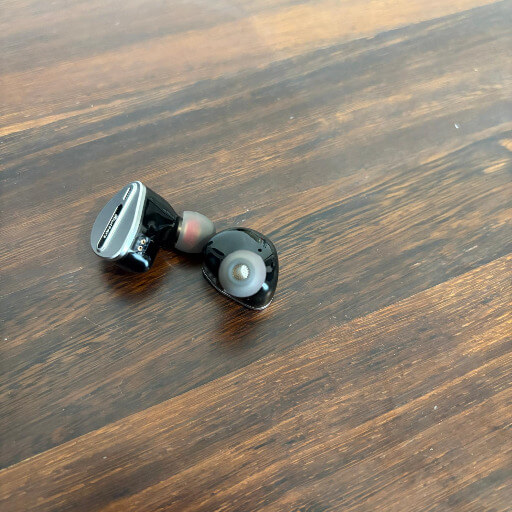 Kiwi Ears Airoso Review: A Lightweight IEM with a Spacious, Smooth Sound 5 kiwi ears airoso review4 Kiwi Ears Airoso Review: A Lightweight IEM with a Spacious, Smooth Sound