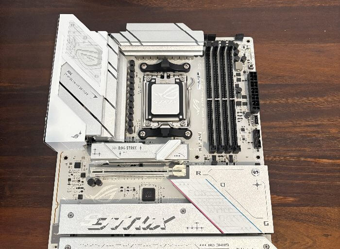 ASUS ROG Strix B850-A Gaming WiFi Review: A White Themed Powerhouse for AM5 Builds 3 asus rog strix b850 a gaming wifi review7 ASUS ROG Strix B850-A Gaming WiFi Review: A White Themed Powerhouse for AM5 Builds