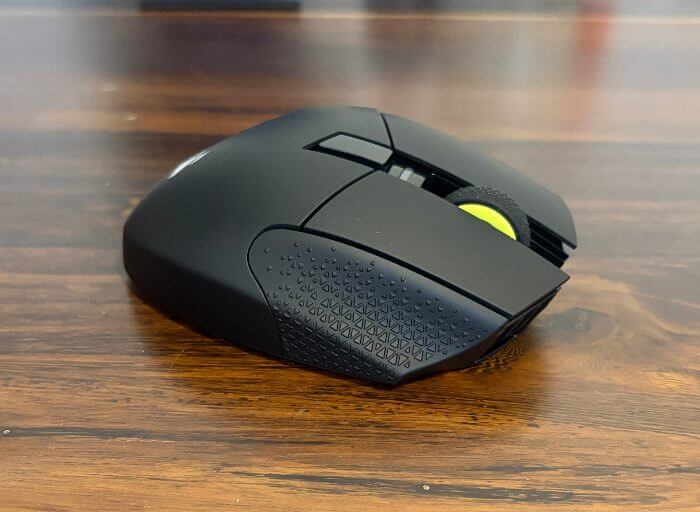 Corsair Scimitar Elite Wireless SE Review: A Feature-Rich MMO Mouse for Serious Players 8 corsair scimitar se review7 Corsair Scimitar Elite Wireless SE Review: A Feature-Rich MMO Mouse for Serious Players