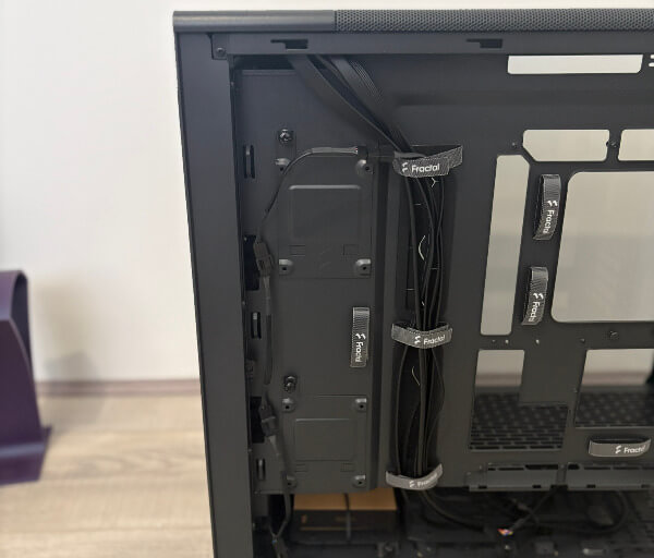 14DDBAA7 0A73 4D1C 8AE2 09B9EA471C11 1 102 a Fractal Design Epoch XL Review: Clean Design, Big Compatibility and Excellent Airflow