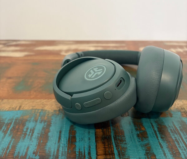 16FCF305 02DA 4354 8D18 2A1D8FB92F95 1 105 c JLab JBuds Lux ANC Review - A Practical Take on Modern Wireless Headphones