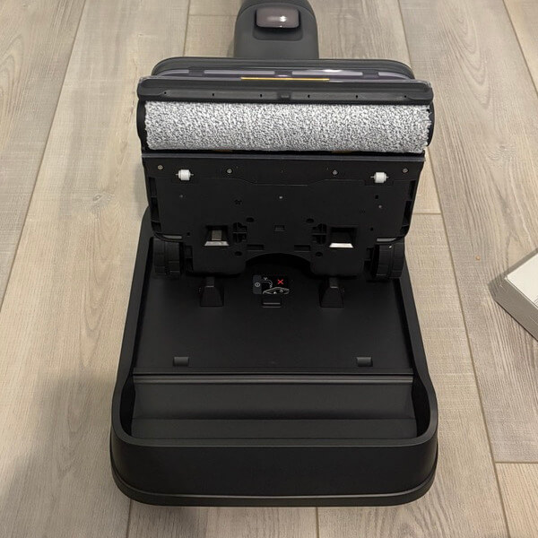 10AF5151 2F90 48FB B408 DD99D377E066 1 105 c Roborock F25 Ultra Review - Advanced Steam Power Meets Everyday Floor Care