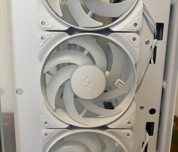 B96294A1 EA85 47C6 9899 A0B3BB1226FE 1 105 c Fractal Design Pop 2 Air Review: Clean Design Meets High Airflow Performance
