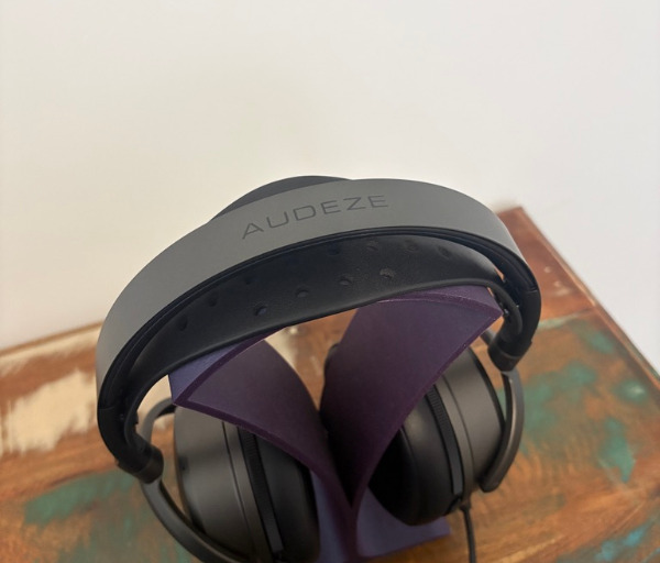097F66F9 91D3 41BB ABE2 EE37388D1B76 1 105 c Audeze Maxwell 2 Review: Audiophile Gaming Sound With Serious Wireless Versatility