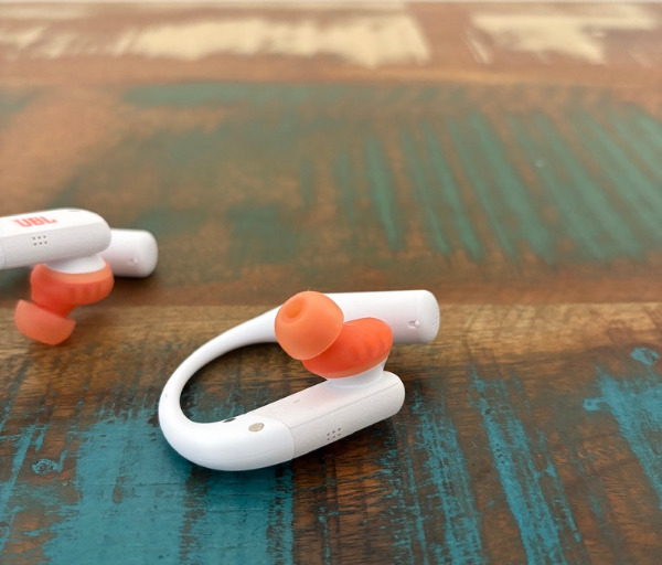 419B7E47 EB82 45C7 87F1 F2A0D8B451F0 1 105 c JBL Endurance Peak 4 Review: Workout Earbuds That Stay Locked In