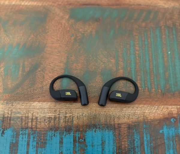 741A64E6 6E58 40FB AE91 31A4C139BA45 1 105 c JBL Endurance Zone Review: Open-Ear Sports Earbuds Built for Active Listening