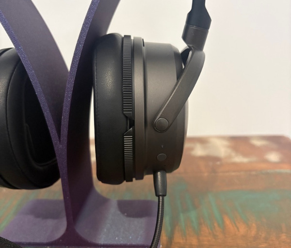 8F8635FE FBF6 4DA8 9323 739E90A9E33D 1 105 c Audeze Maxwell 2 Review: Audiophile Gaming Sound With Serious Wireless Versatility