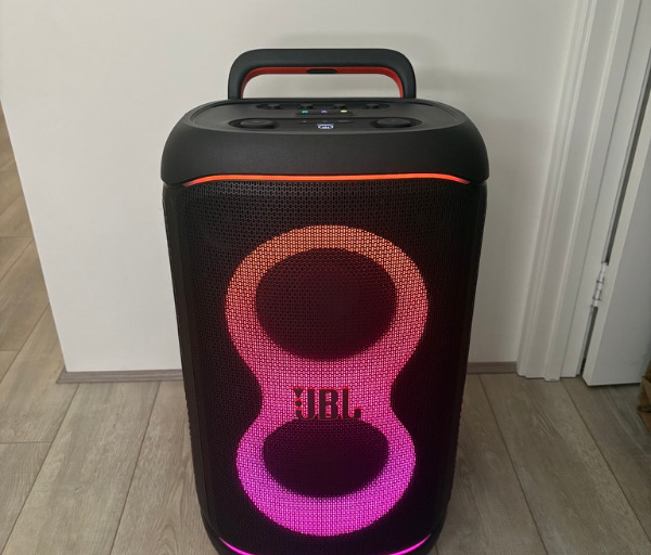 90739665 1D70 44C9 B3DE 37477DD669D9 1 105 c JBL PartyBox 520 Review: A Powerful Portable Speaker Built for Big Sound