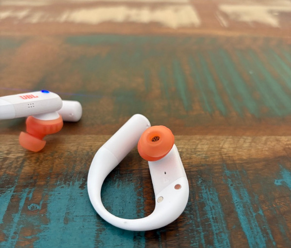 97886C65 DAB2 49E7 9DFA 6484430D76A4 1 105 c JBL Endurance Peak 4 Review: Workout Earbuds That Stay Locked In